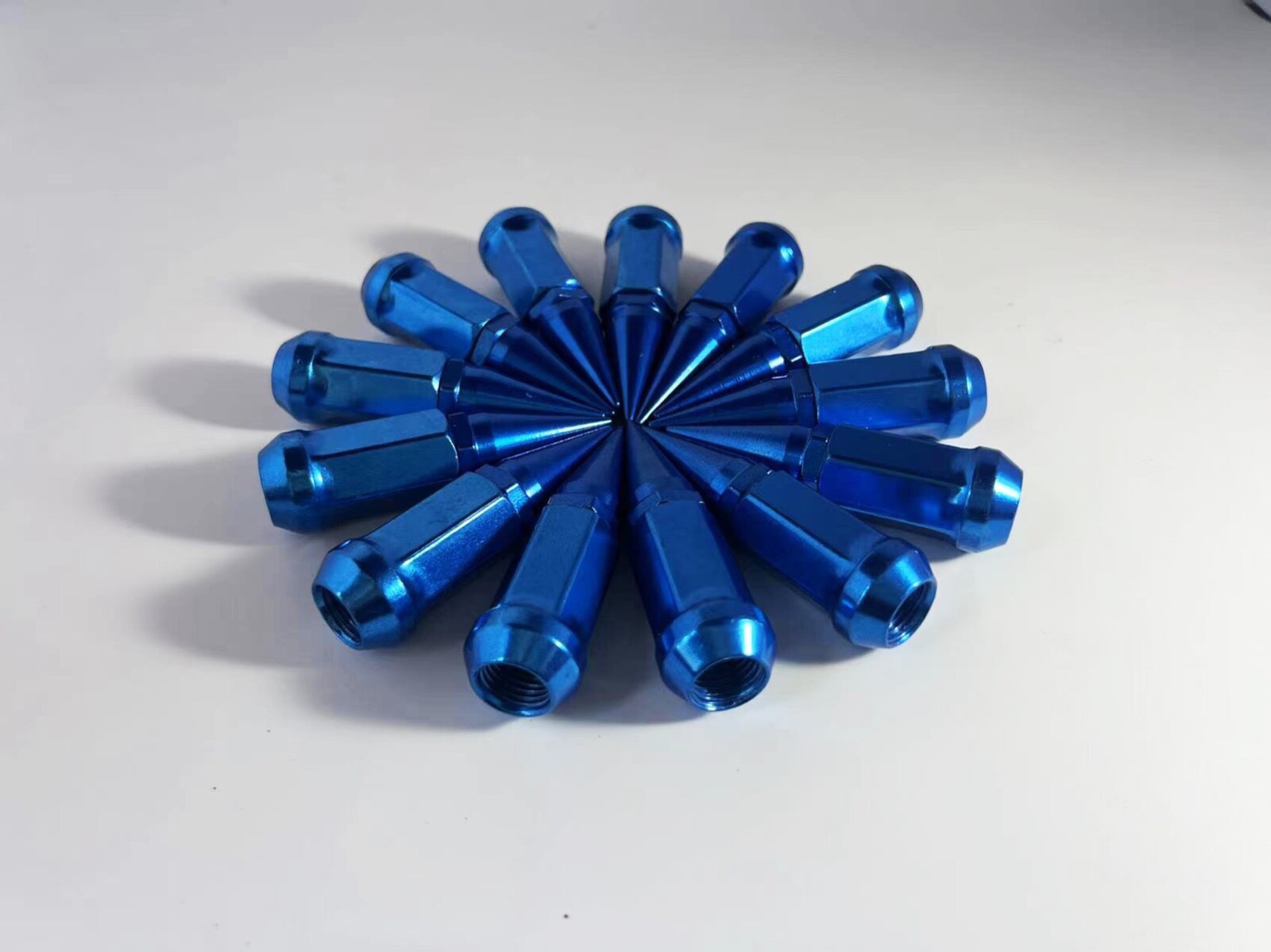 20PC BLUE 3.18” 2PC SPIKE LUG NUT 14X1.5 FOR 2008&UP DODGE CHARGER CHALLENGER