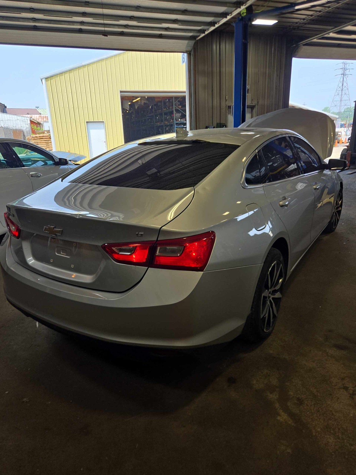 Used Front Left Door Assembly Front fits: 2016 Chevrolet Malibu VIN Z 4th digit