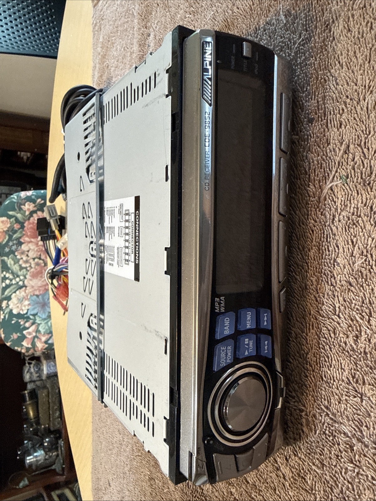 Alpine “Old School” CDE-9852 CD/MP3 Receiver I-Pod Controller
