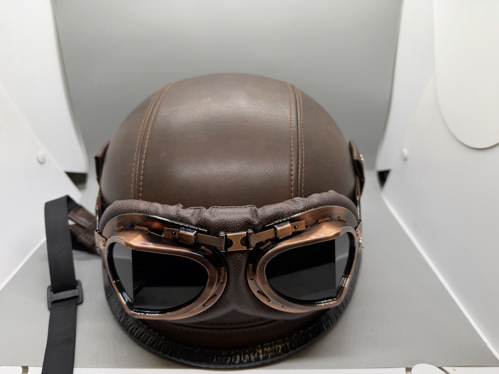RETRO STYLE GERMAN HALF-SHELL MOTORCYCLE HELMUT EQUIPPED WITH RACING GOGGLES XL