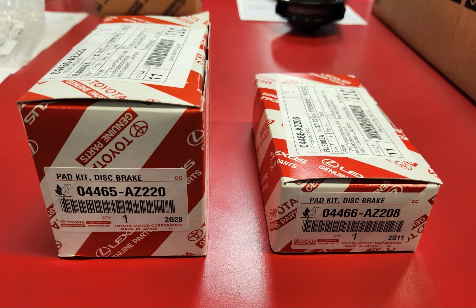 07-2021 TUNDRA FRONT & REAR GENUINE TOYOTA BRAKE PAD SET 04465-AZ220/04466-AZ208