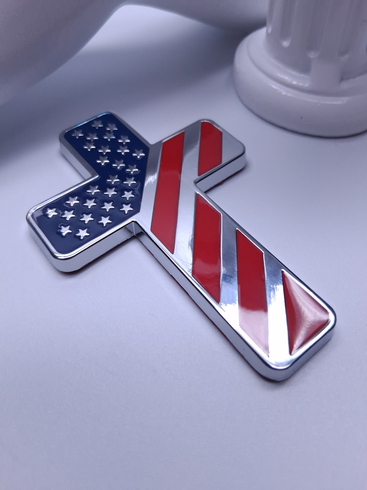 CHRISTIAN RELIGIOUS 3D CROSS W EMBOSSED AMERICAN FLAG METAL CAR EMBLEM STICKER