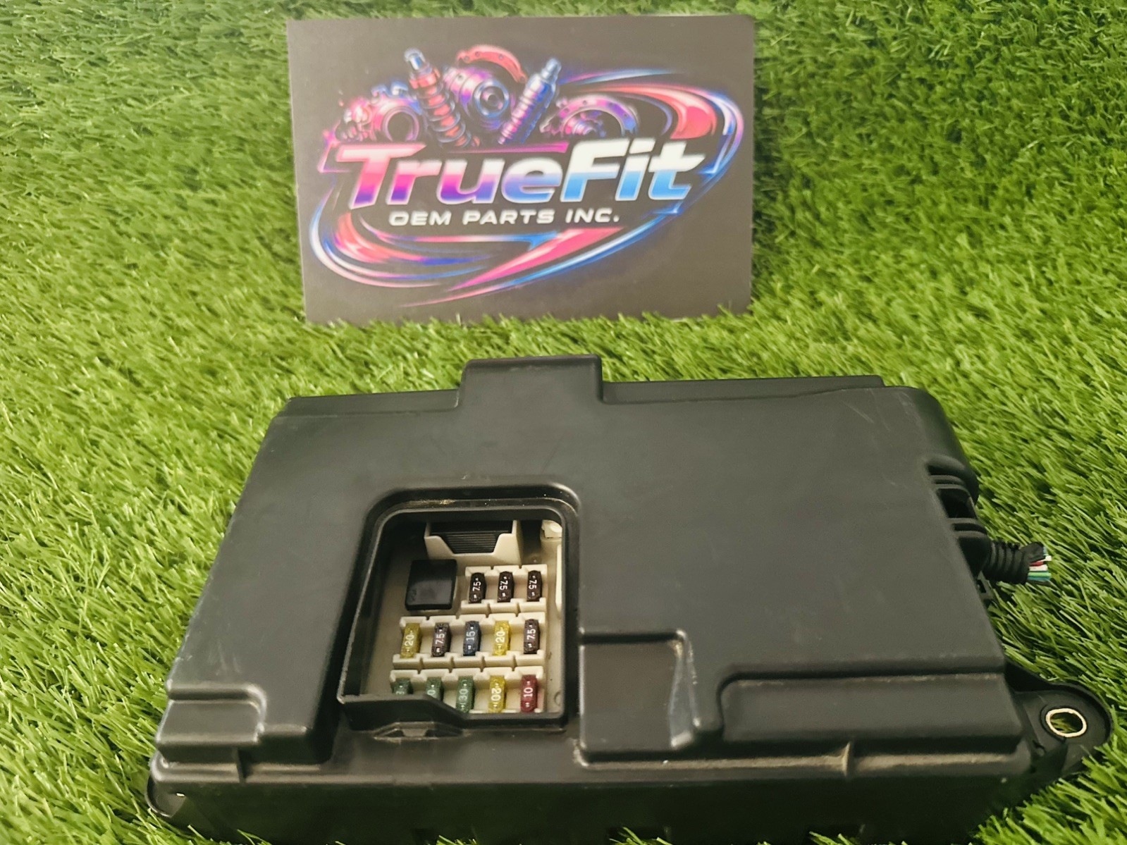 LEXUS LS430 2001-2005 TRUNK JUNCTION FUSE RELAY BOX FUSEBOX 82670-50071 used