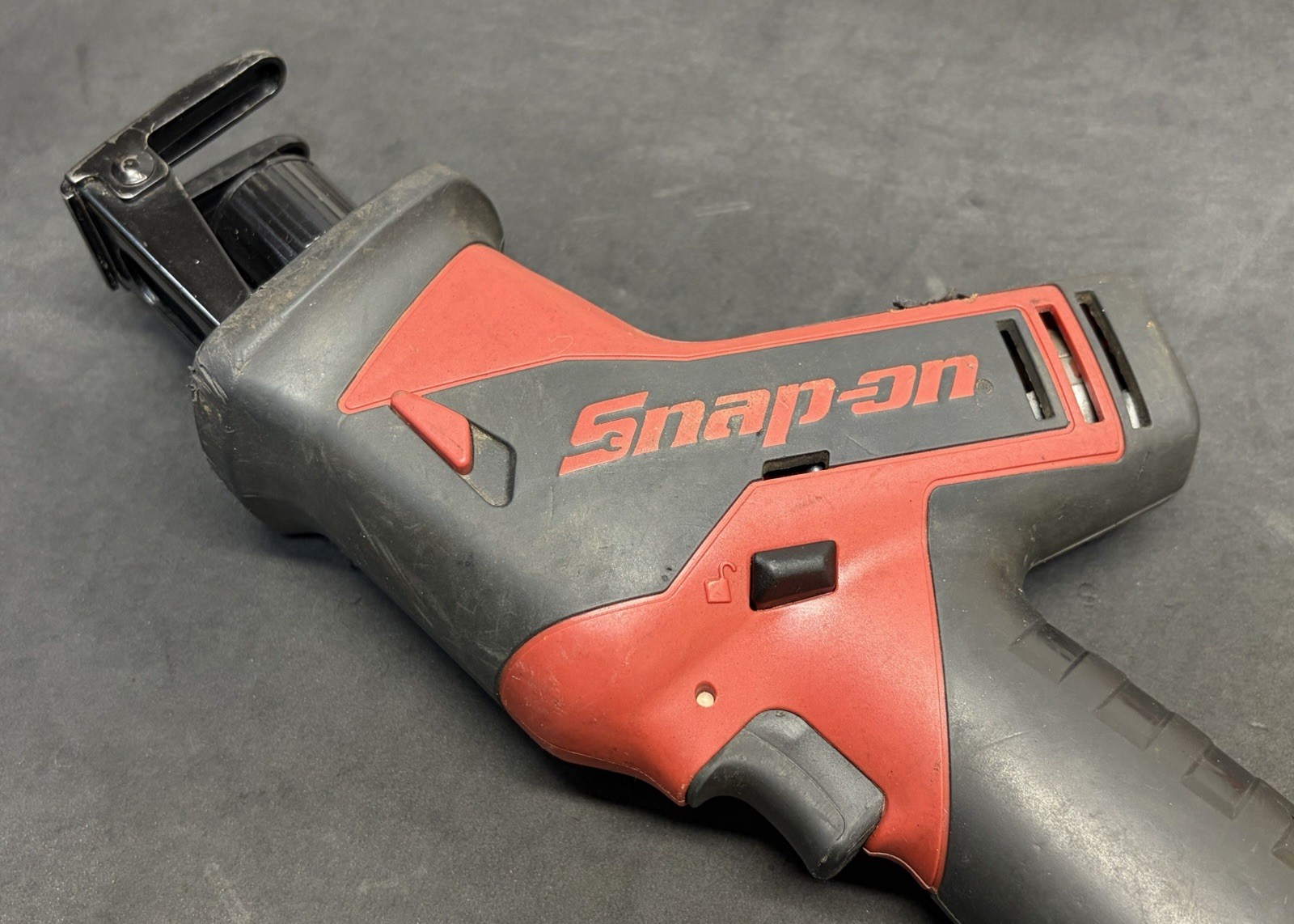 NICE! Snap On CTRS761 RED Reciprocating Saw with 14.4v Lithium Ion Battery