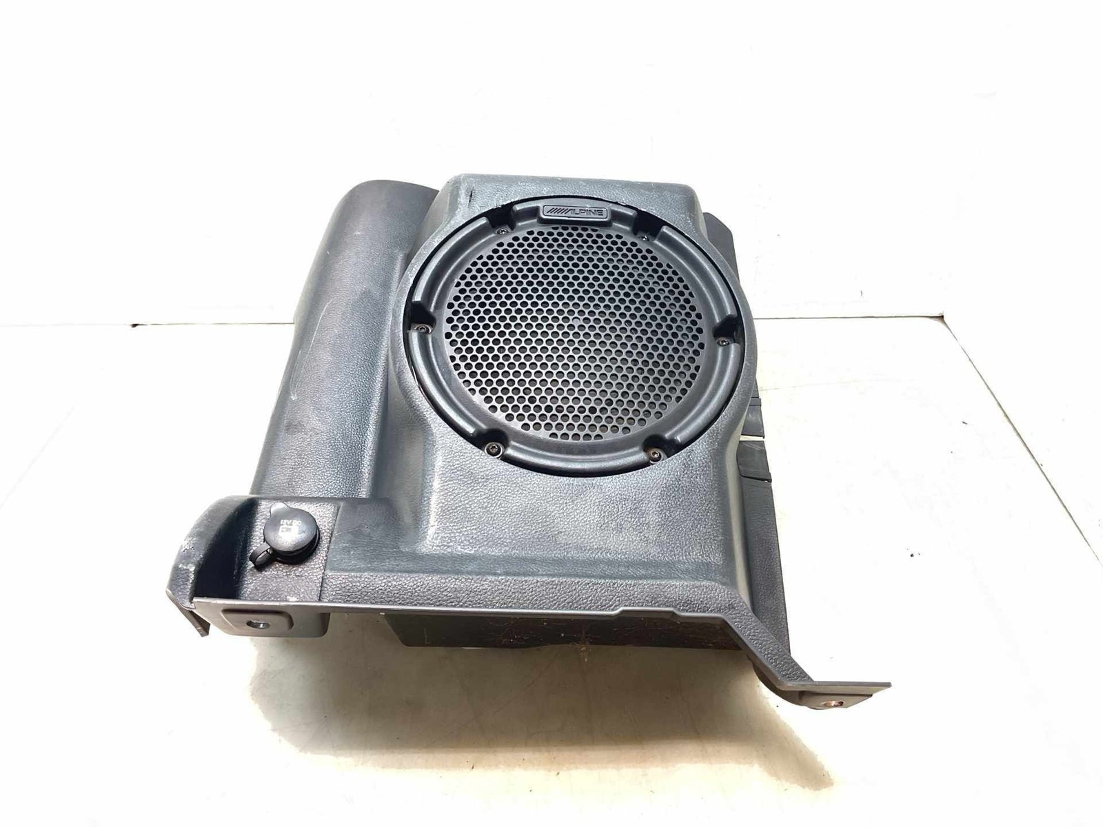 Jeep Wrangler JK OEM Rear Passenger Alpine Subwoofer wHousing 2013 2014 185403