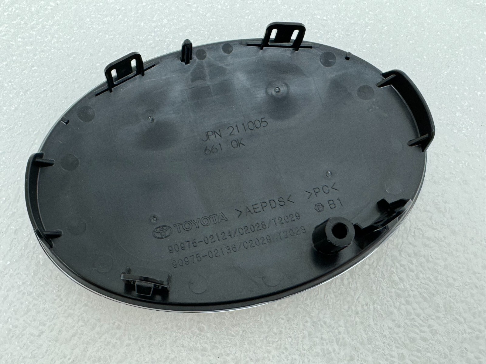FITS TOYOTA COROLLA GRILLE FRONT EMBLEM 90975-02124 OEM 2019 2020 2021 2022 2023