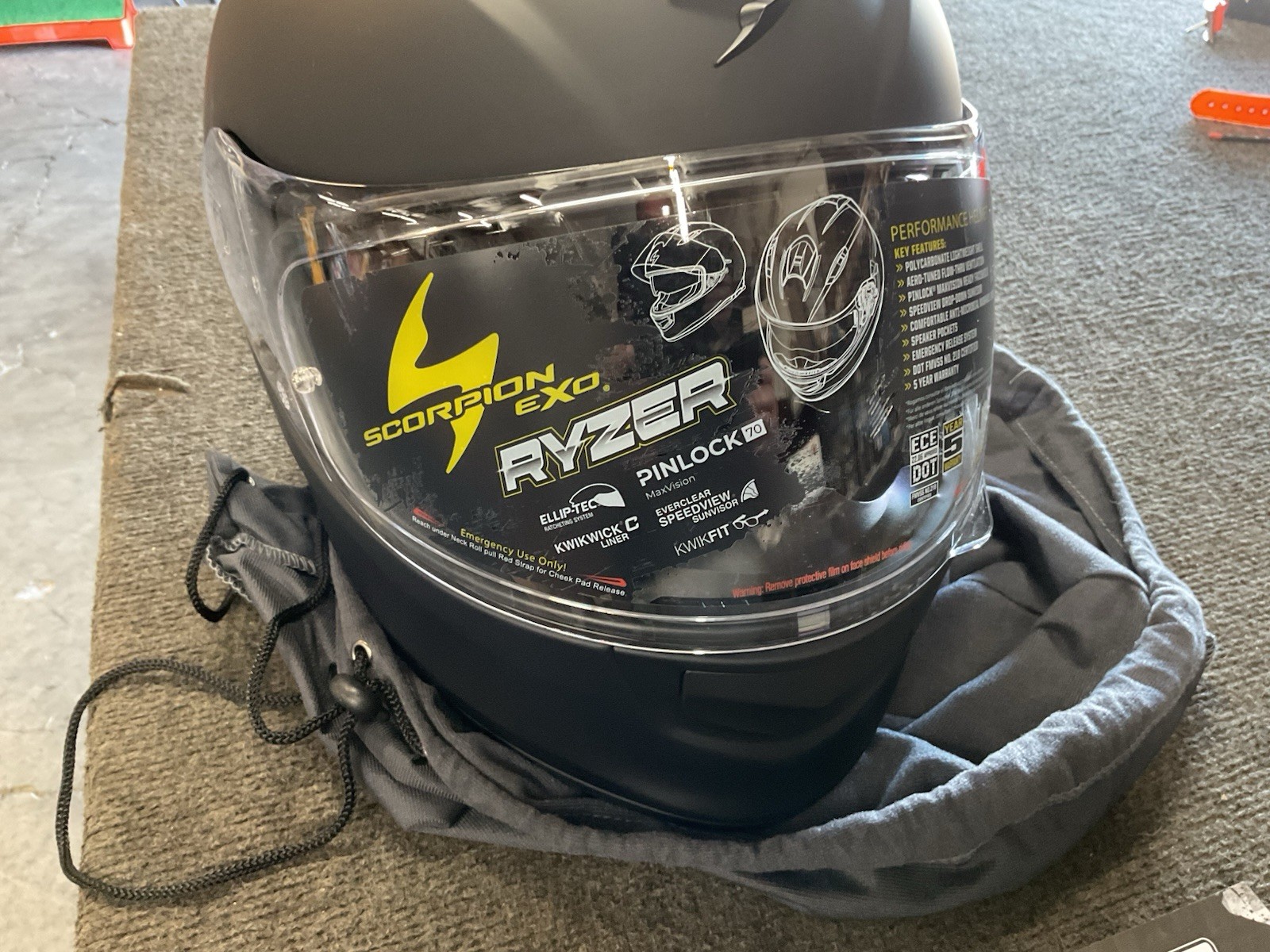 Scorpion EXO Ryzer Full Face Helmet Matte Black Size 2XL ECE DOT