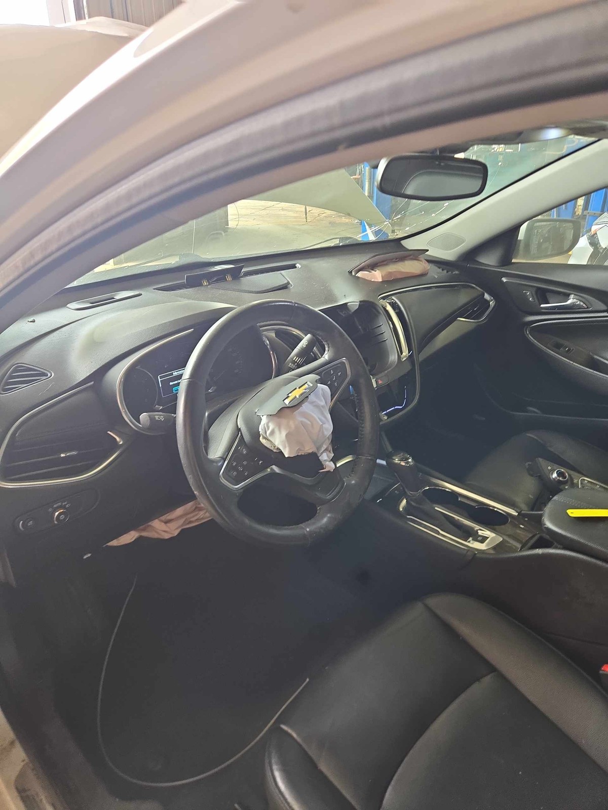 Used Front Right Door Assembly Front fits: 2018 Chevrolet Malibu VIN Z 4th digit