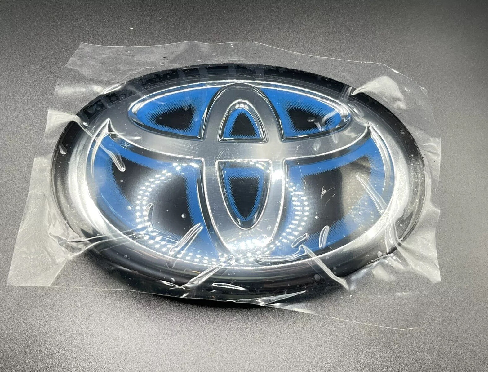 Toyota Highlander Hybrid 2020-2024 Front Grille Emblem Logo Radar 53141-OR120