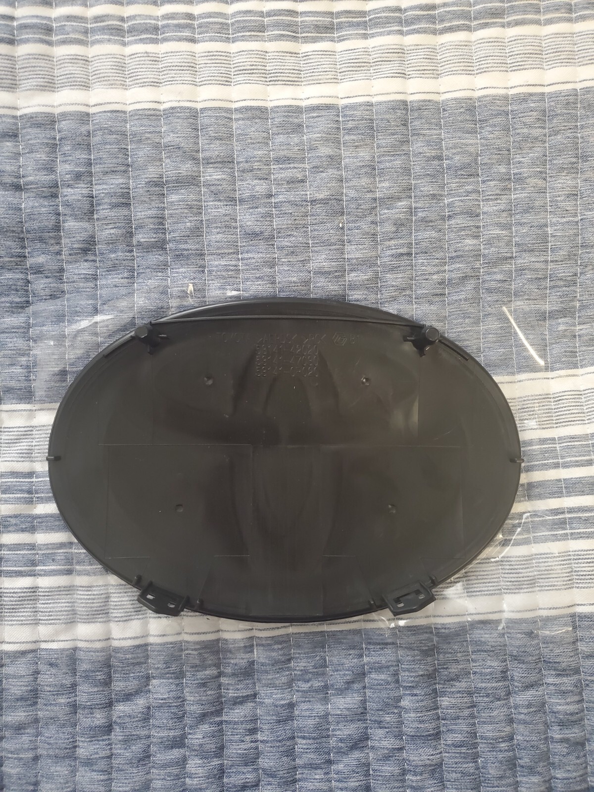 53141-42021 Toyota RAV4 2016,2017,2018 Front Grille Emblem Logo Radar