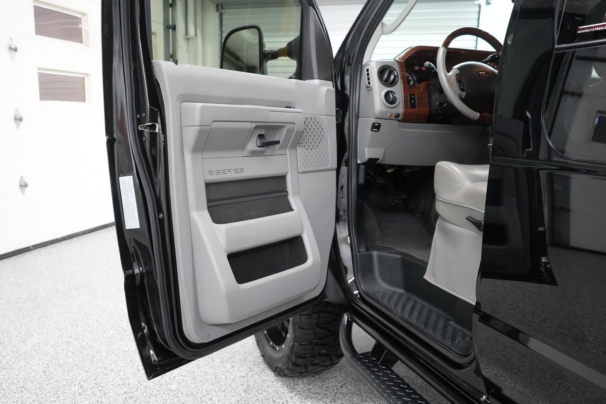 2013 Ford E-350 Super Duty