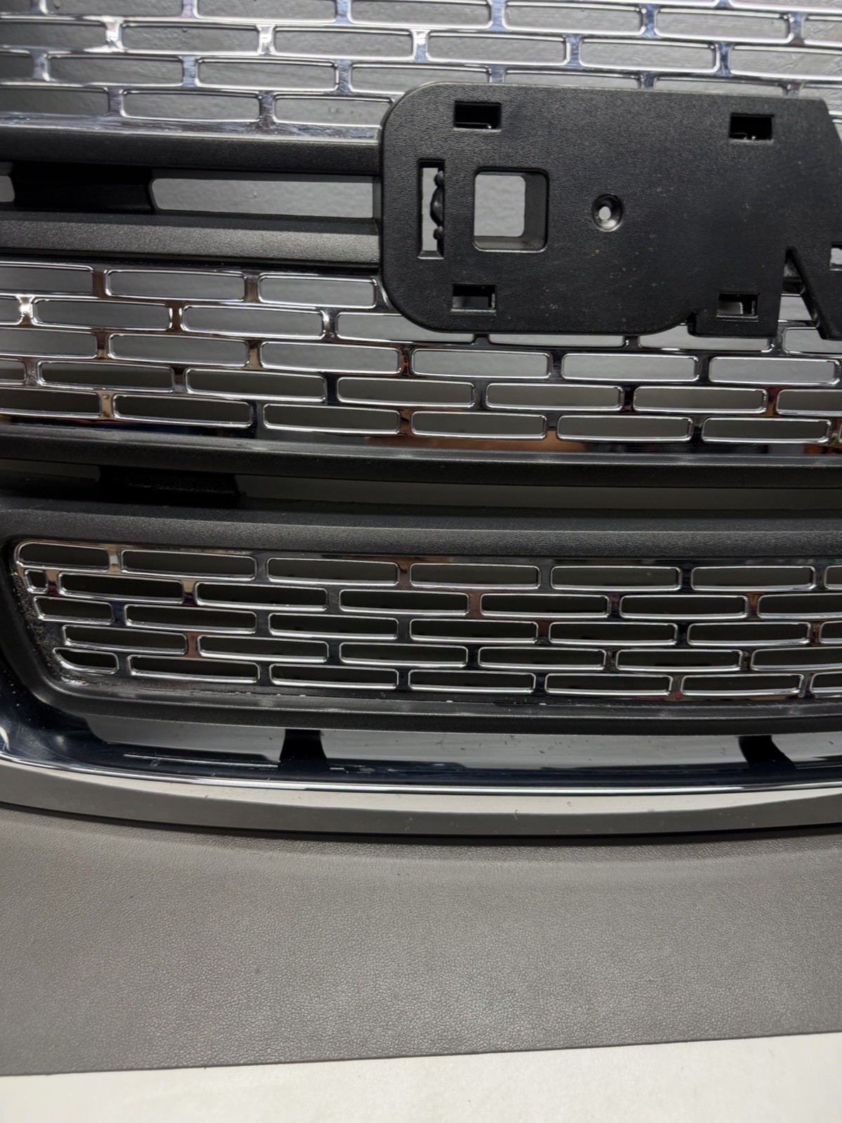2010 – 2015 GMC Terrain Front Upper Grill Grille Black Chrome OEM