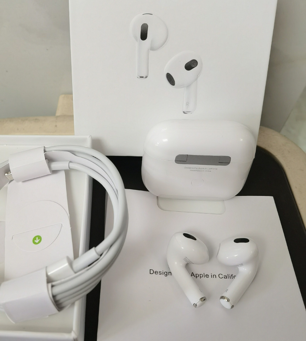 Apple 3rd Earphones Bluetooth Headsets Right Left Wireless Charging Box White