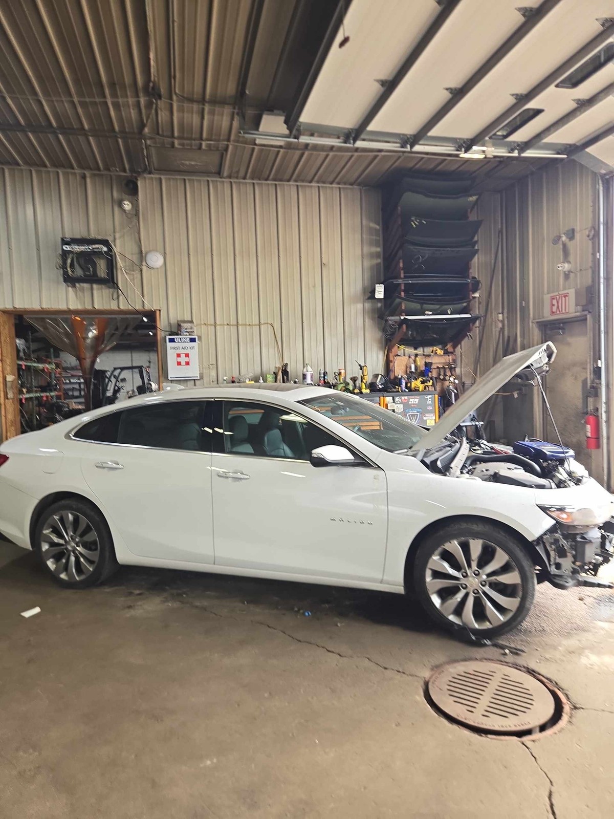 Used Front Right Door Assembly Front fits: 2018 Chevrolet Malibu VIN Z 4th digit
