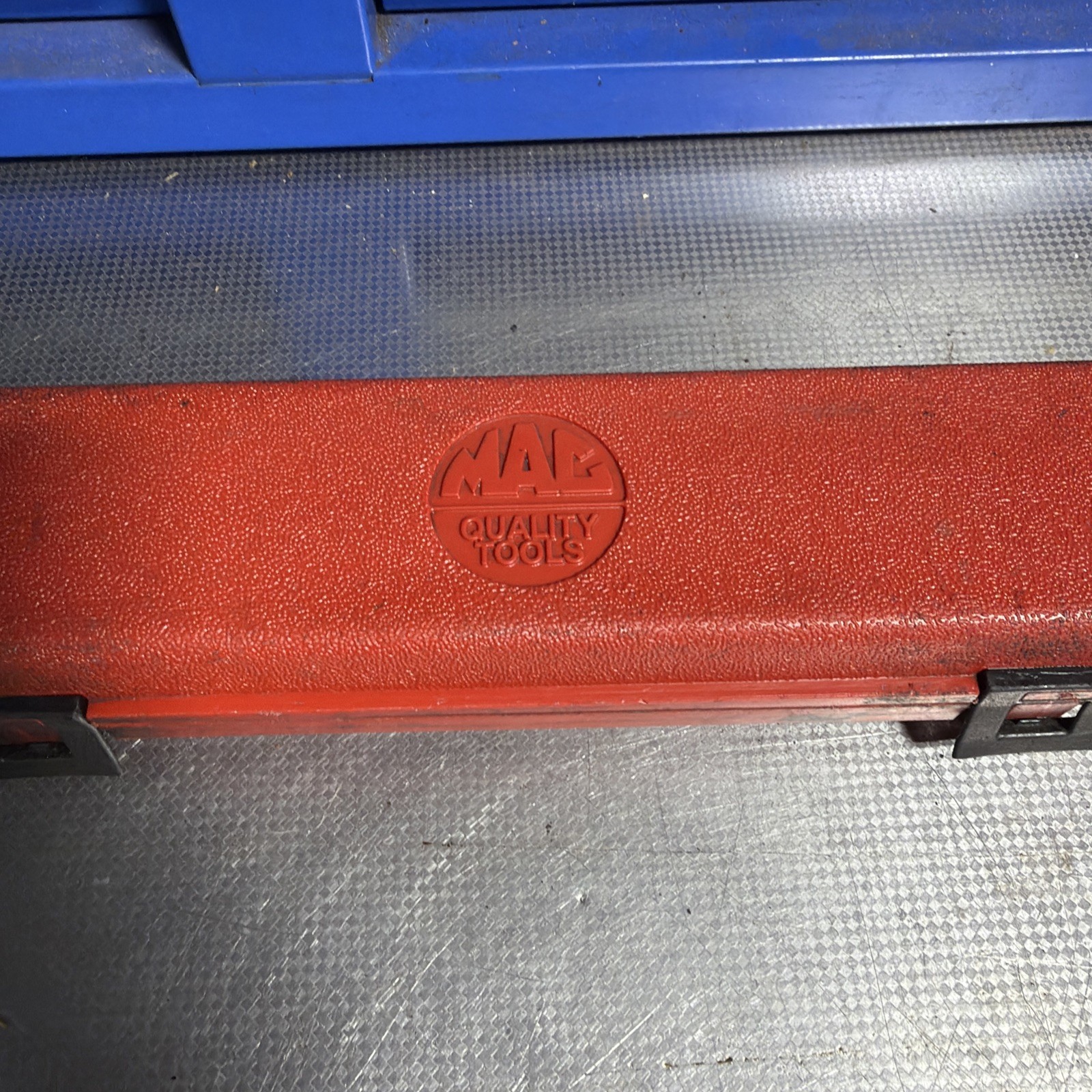 Mac Tools TW250R 3/8″ Drive Click Style Torque Wrench With Case 50-250in. lbs.