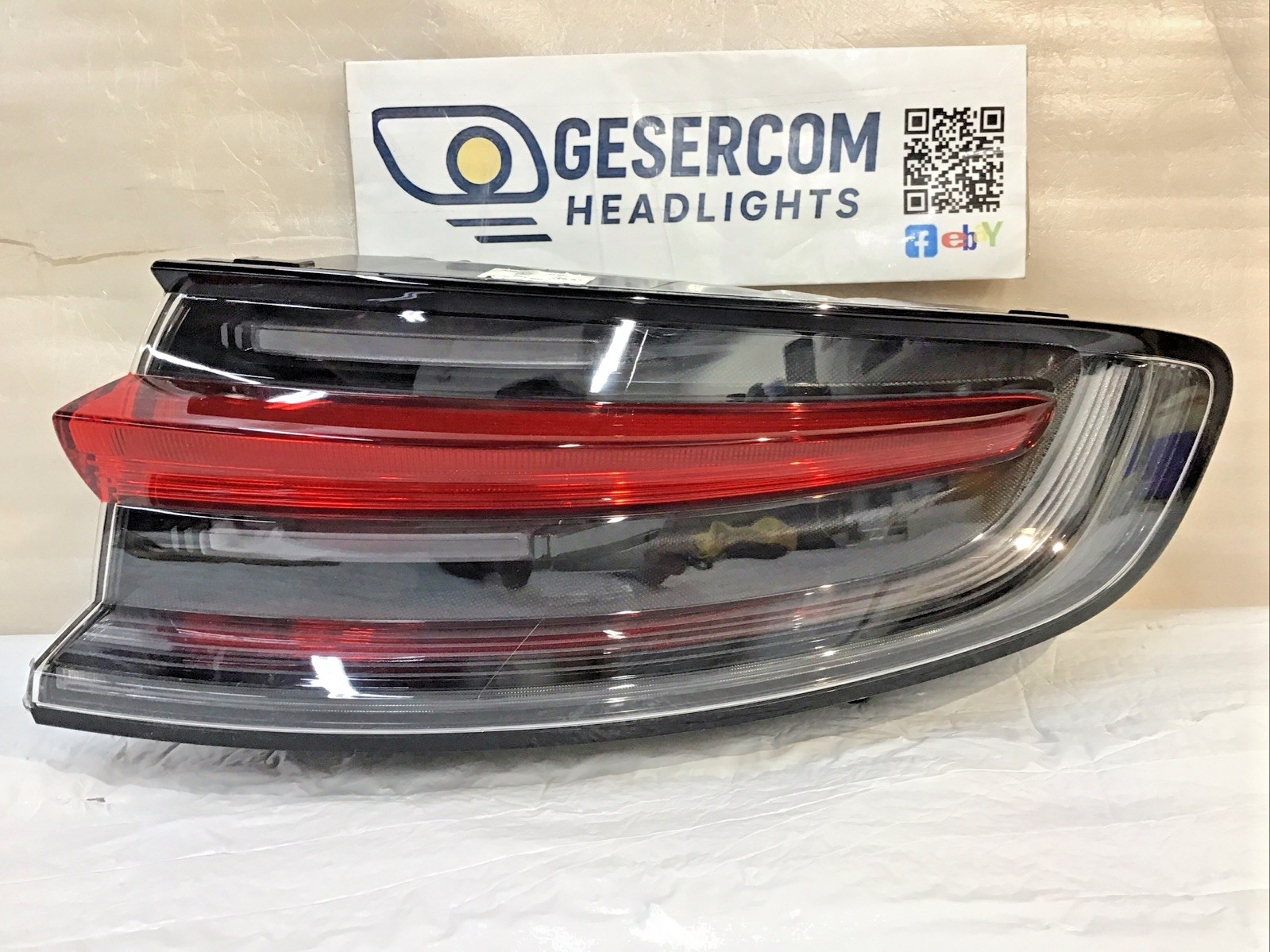2019-2021 PORSCHE MACAN RIGHT SIDE TAIL LIGHT LED L90114247 OEM