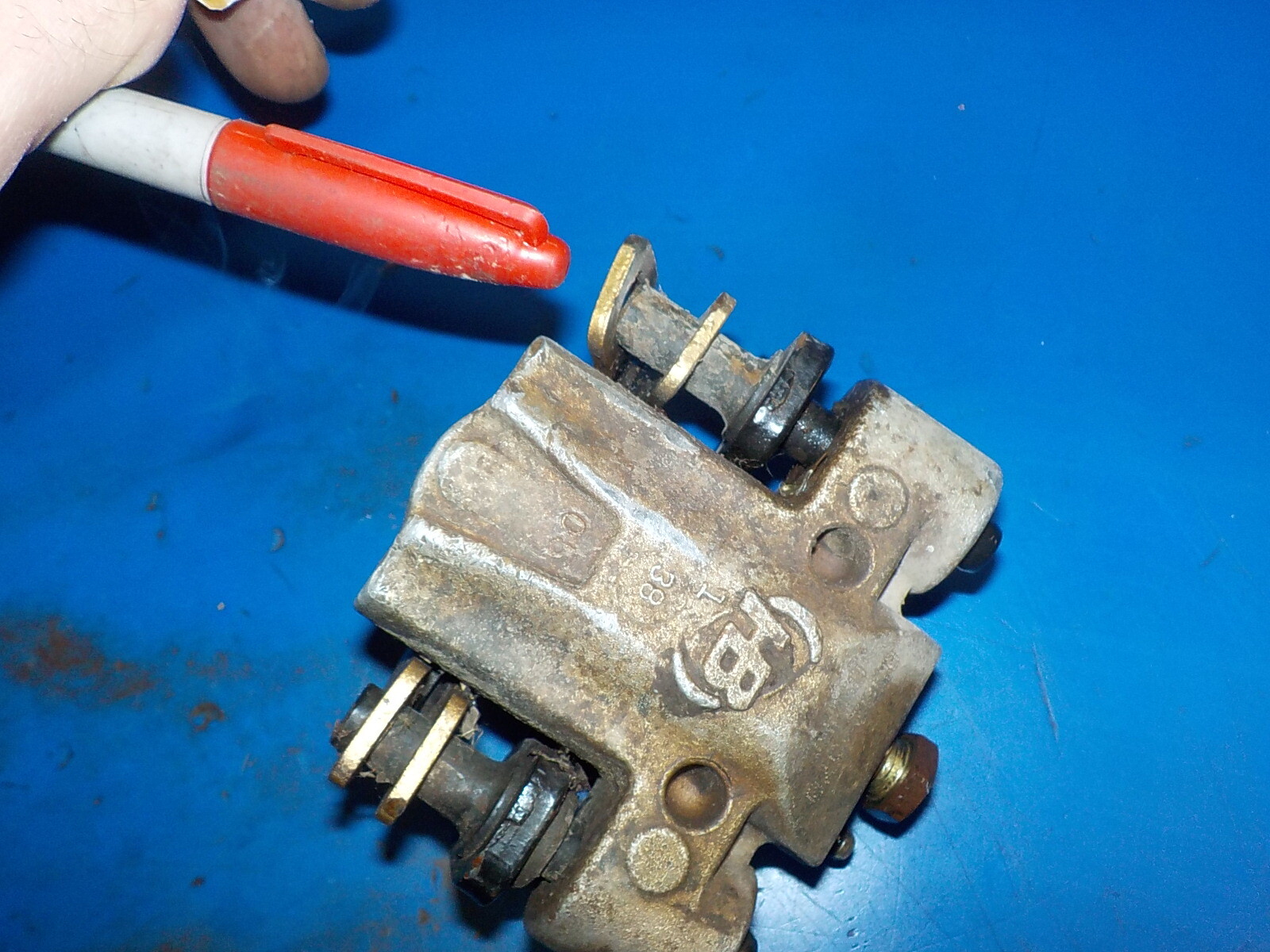 ARCTICCAT 400 2006 LEFT FRONT BRAKE CALIPER ,DAMAGED AS SHOWN IN PICTURES, USED