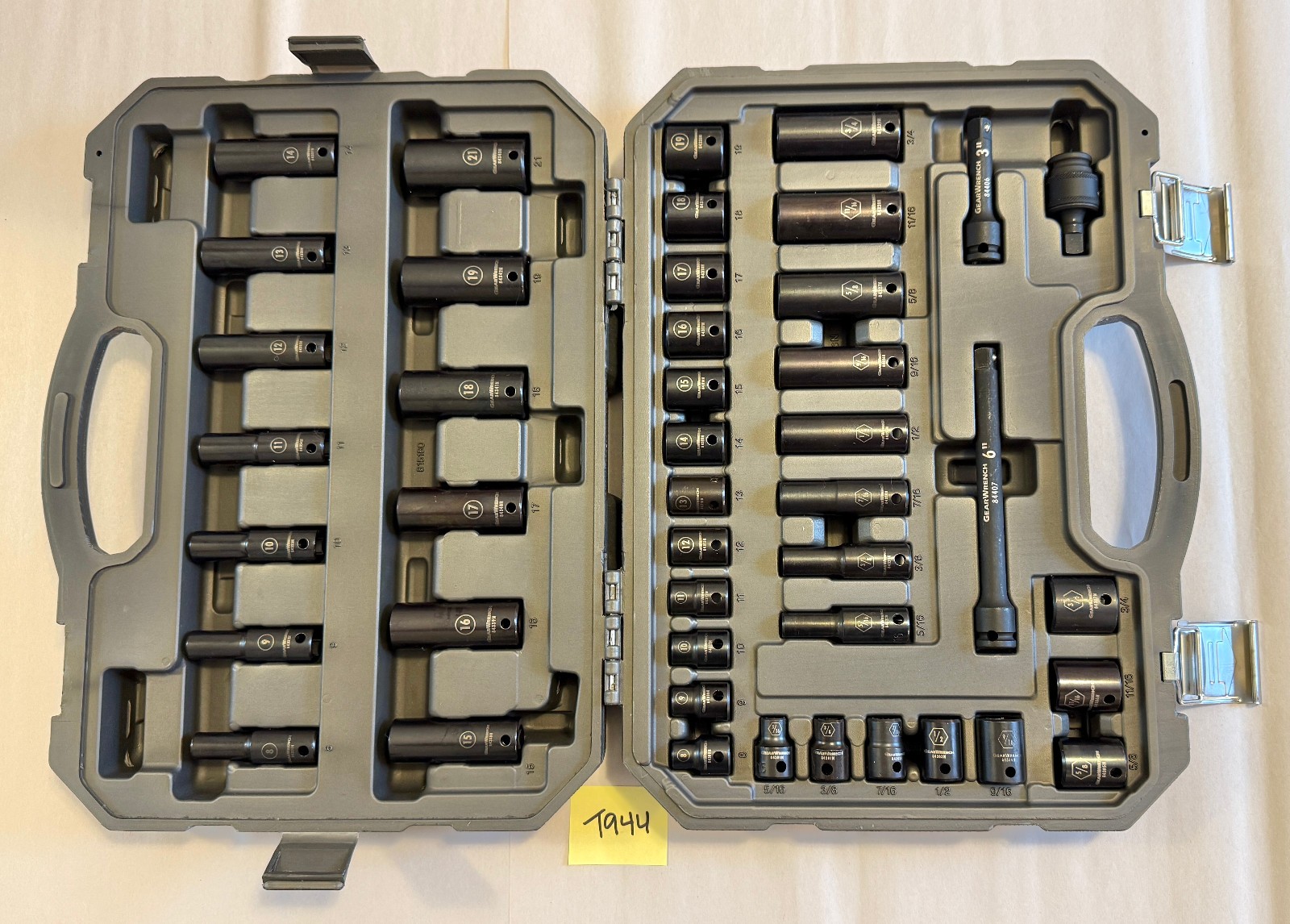 GEARWRENCH 84916N 44Pc 3/8″Drive Standard & Deep Impact SAE/Metric Socket Set