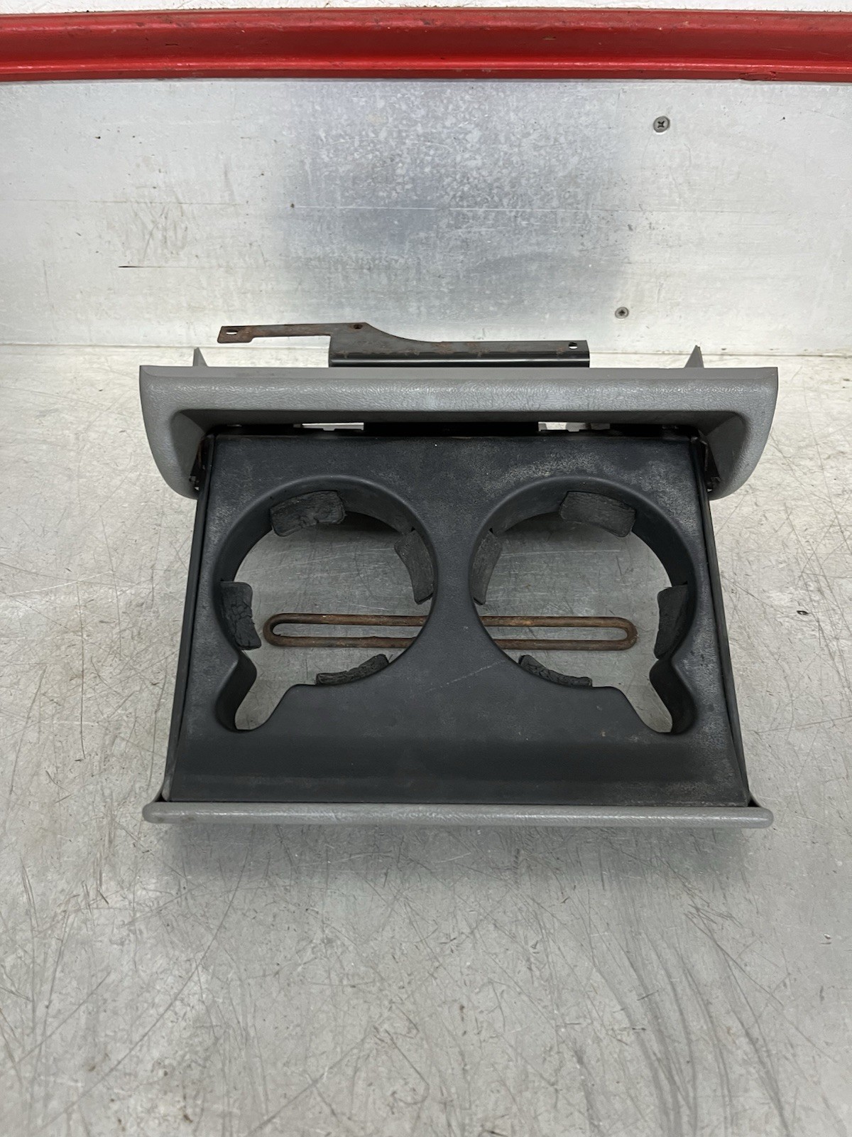 88-94 CHEVY SILVERADO SUBURBAN TAHOE GMC SIERR GRAY CUPHOLDER OEM 1989-1994