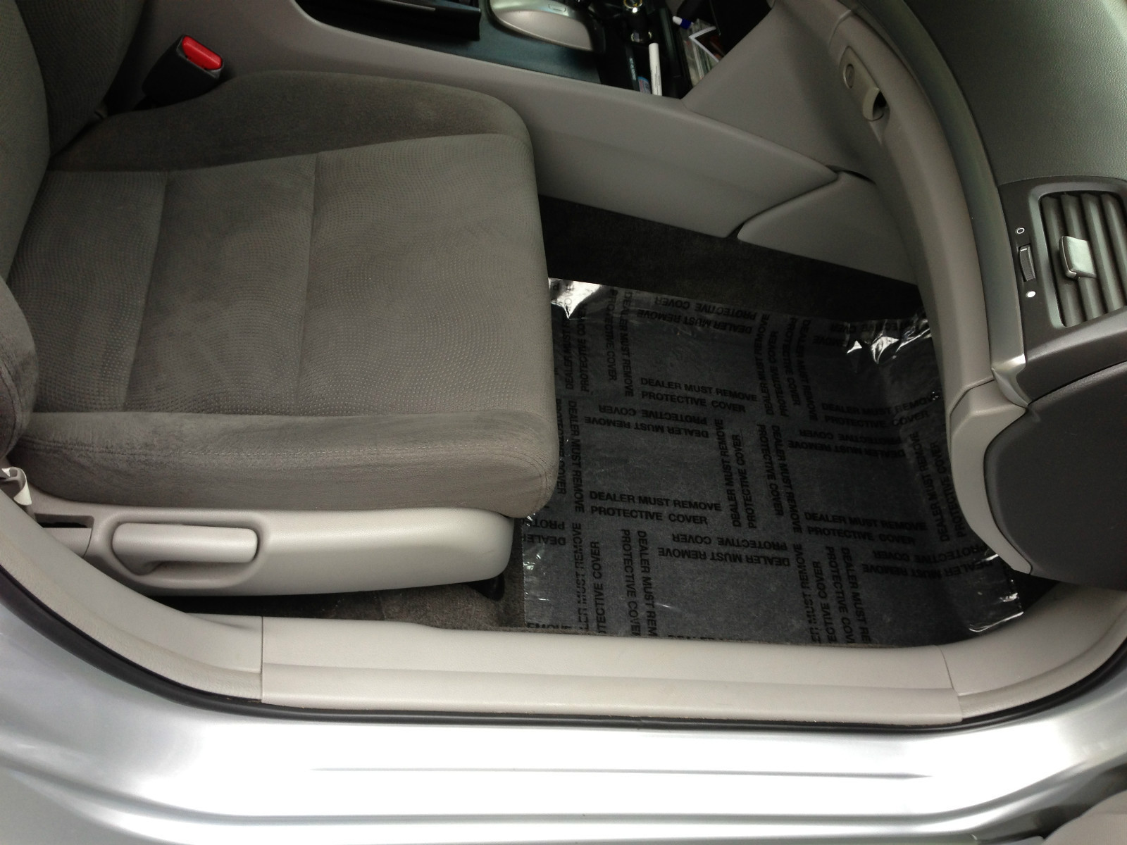 PROTECTIVE PLASTIC ADHESIVE FLOOR MATS 4MIl. 21″X24″X 200FT. (super sticky)
