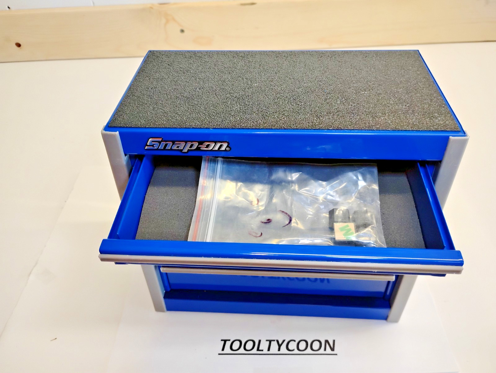Snap-on Tools NEW ROYAL BLUE Desktop Micro Roll Cab KMC922APCN