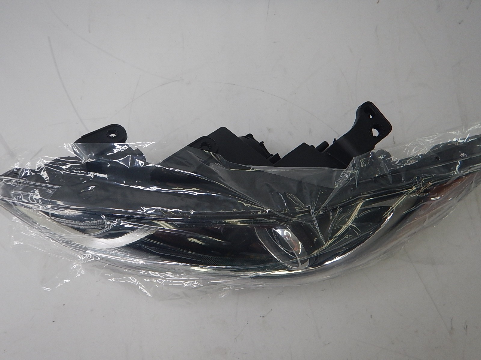 YLT AUTO Front Headlight Replacement Kit w/ Amber Reflector for Hyundai Elantra
