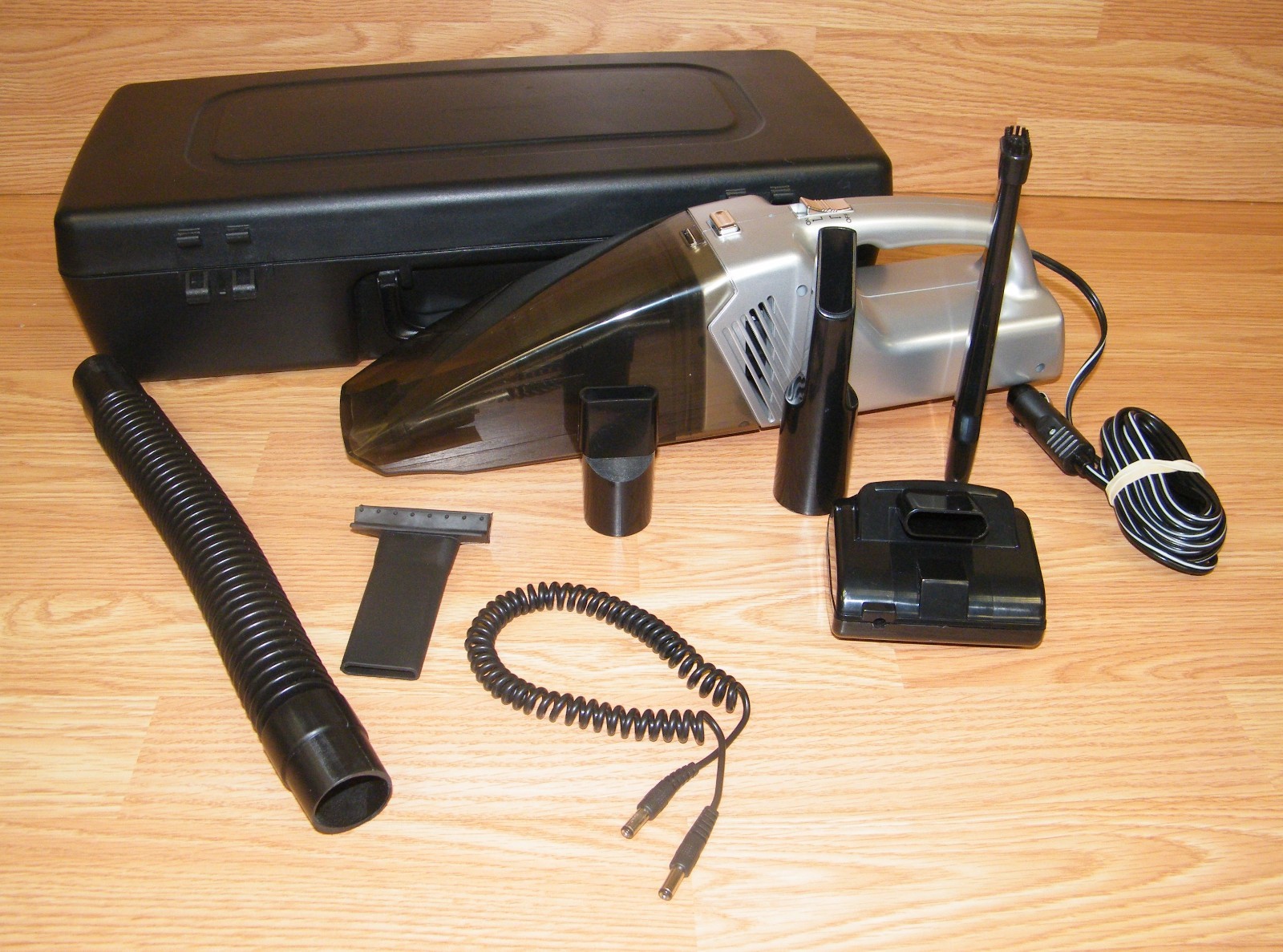 Unbranded/Generic (795AR1/C) 12V 70-80Watt Handheld Car Vacuum Bundle *READ*