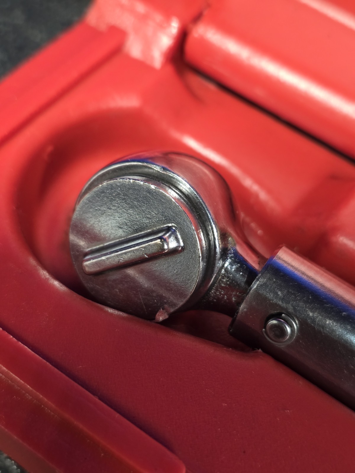 Mac Tools TW250R 3/8″ Drive Click Style Torque Wrench With Case 50-250in. lbs.