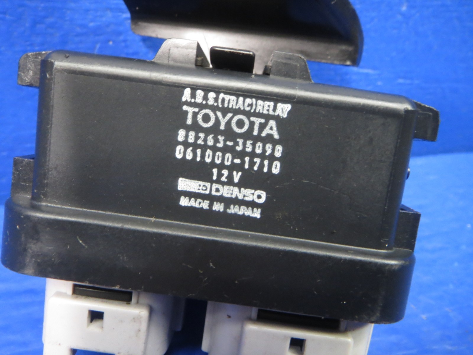 RUST FREE. TESTED! 96-00 Toyota 4Runner A.B.S. (TRAC) RELAY W/ BRACKET OEM. b48