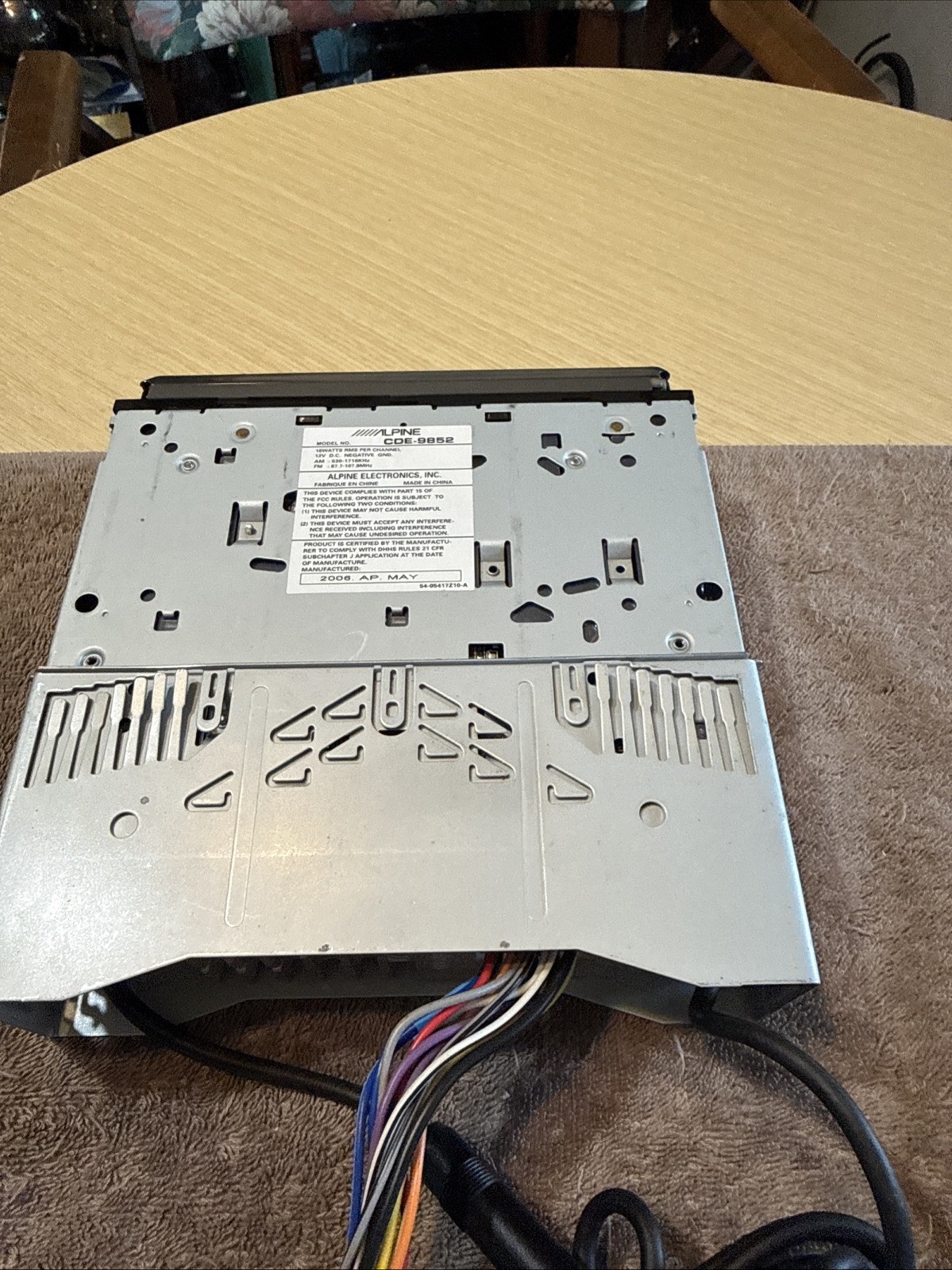 Alpine “Old School” CDE-9852 CD/MP3 Receiver I-Pod Controller