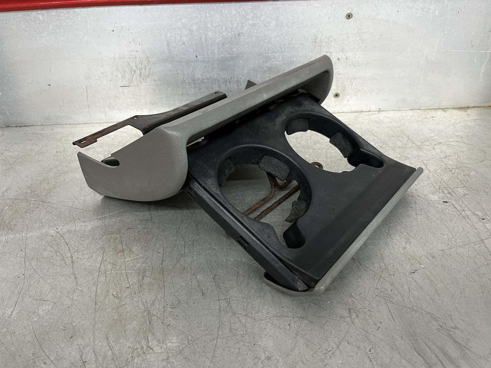 88-94 CHEVY SILVERADO SUBURBAN TAHOE GMC SIERR GRAY CUPHOLDER OEM 1989-1994