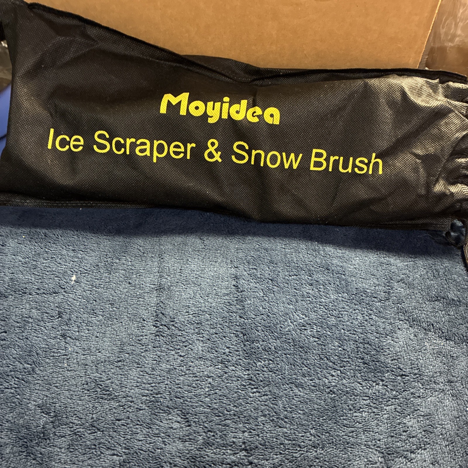 Moyidea ice scraper and Snowbrush Three-Piece Set In Storage Bag