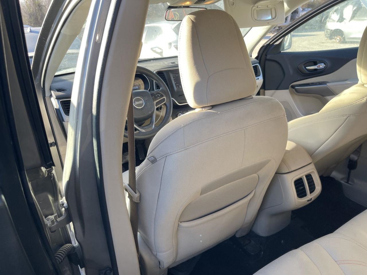 Driver Front Seat Manual Cloth Without Fold Flat Fits 15-22 CHEROKEE 1001033