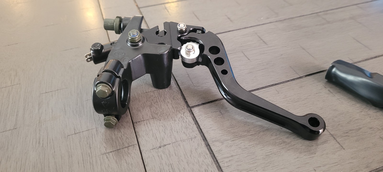 Universal Motorcycle 7/8″ 22 mm Handle Bar Clutch Lever CNC left Side Cafe