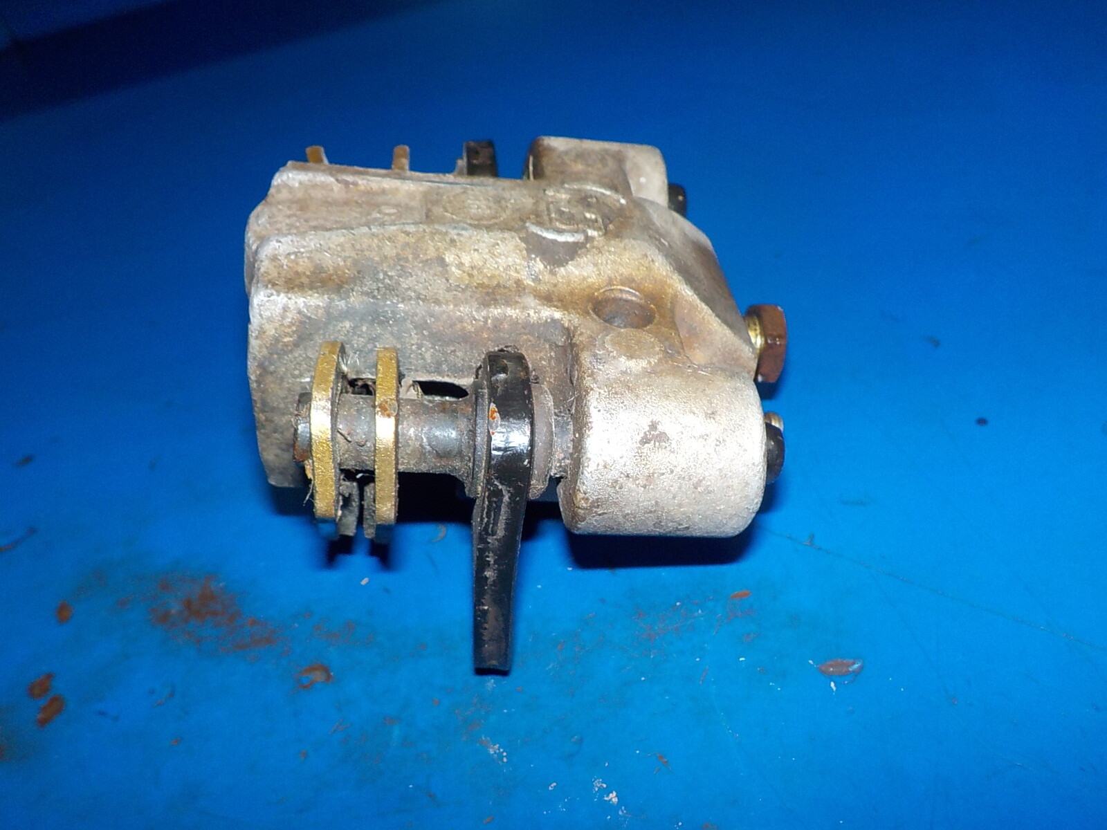 ARCTICCAT 400 2006 LEFT FRONT BRAKE CALIPER ,DAMAGED AS SHOWN IN PICTURES, USED