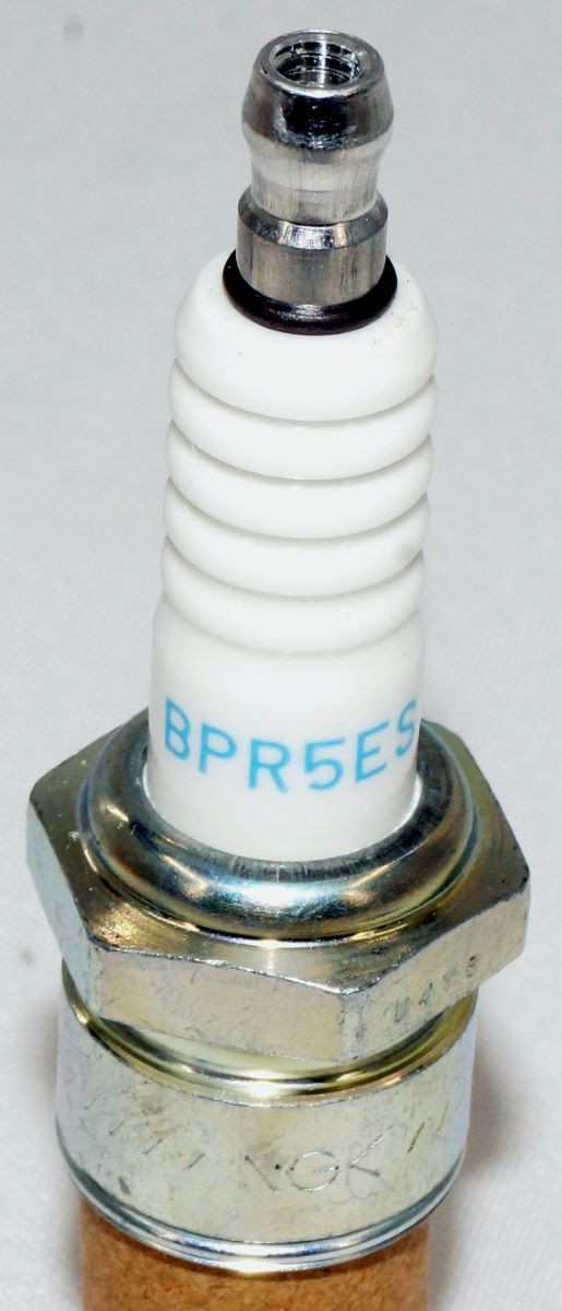 Set of 4 NGK Spark Plugs 7734 with Removable Tip BPR5ES