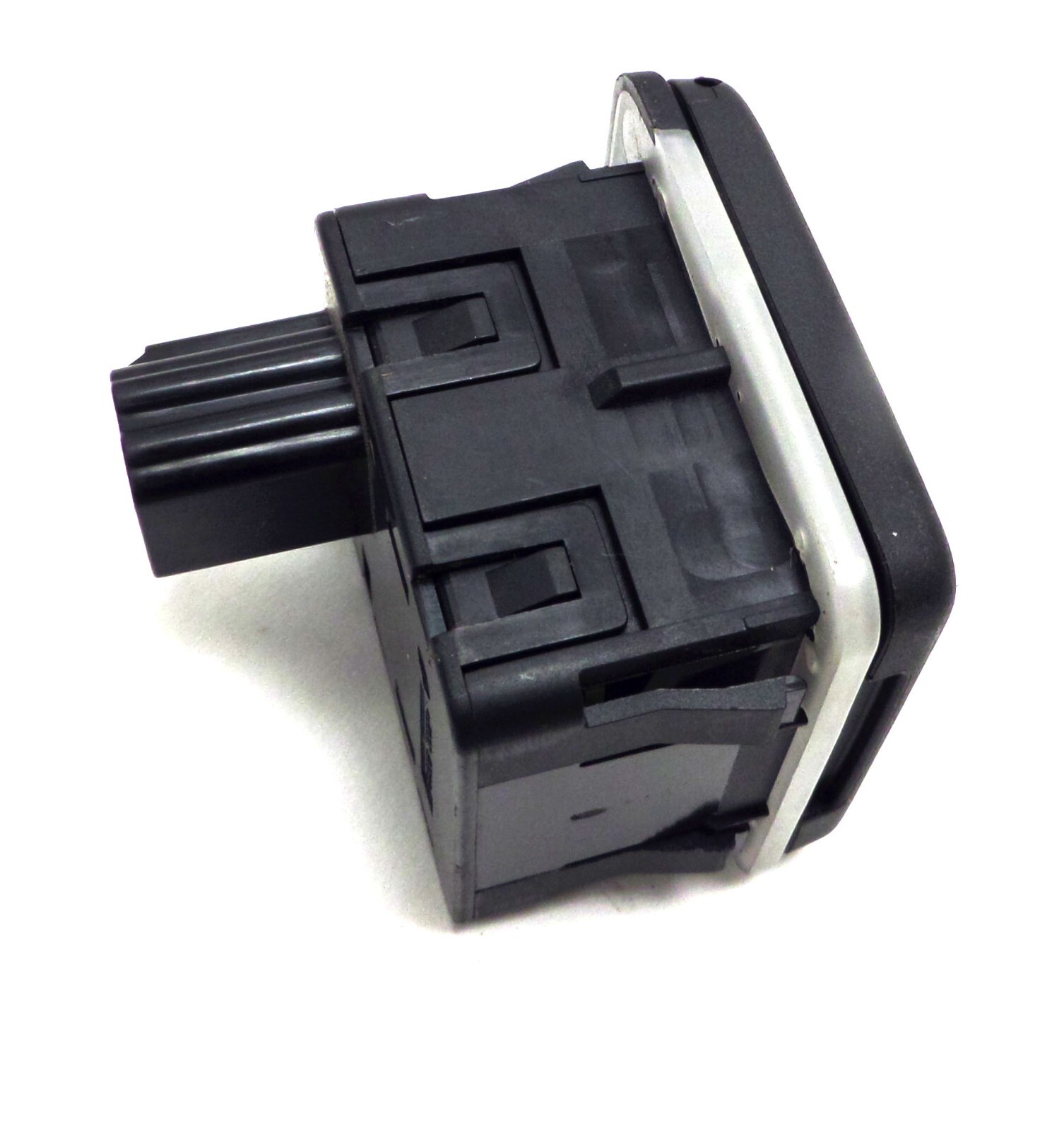84786104 Floor Console Power Outlet 110v 2021-2023 Escalade Suburban Tahoe Yukon