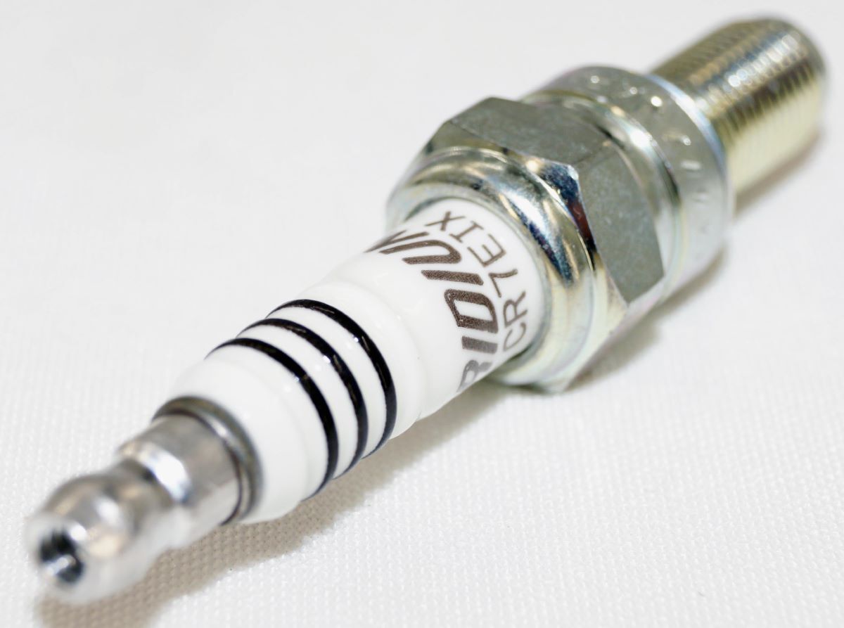 2 Pack Genuine Authentic NGK 7385 Iridium IX Spark Plugs CR7EIX Removable Tip