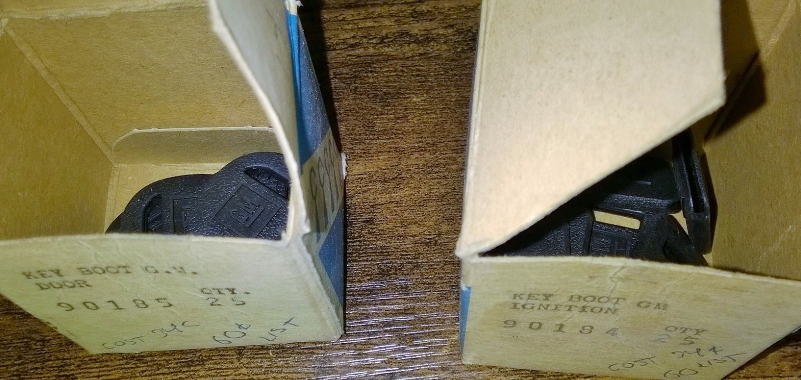 2 CURTIS INDUSTRIES GM IGNITION KEY BOOT PART #90184 & 90185 1 round 1 square