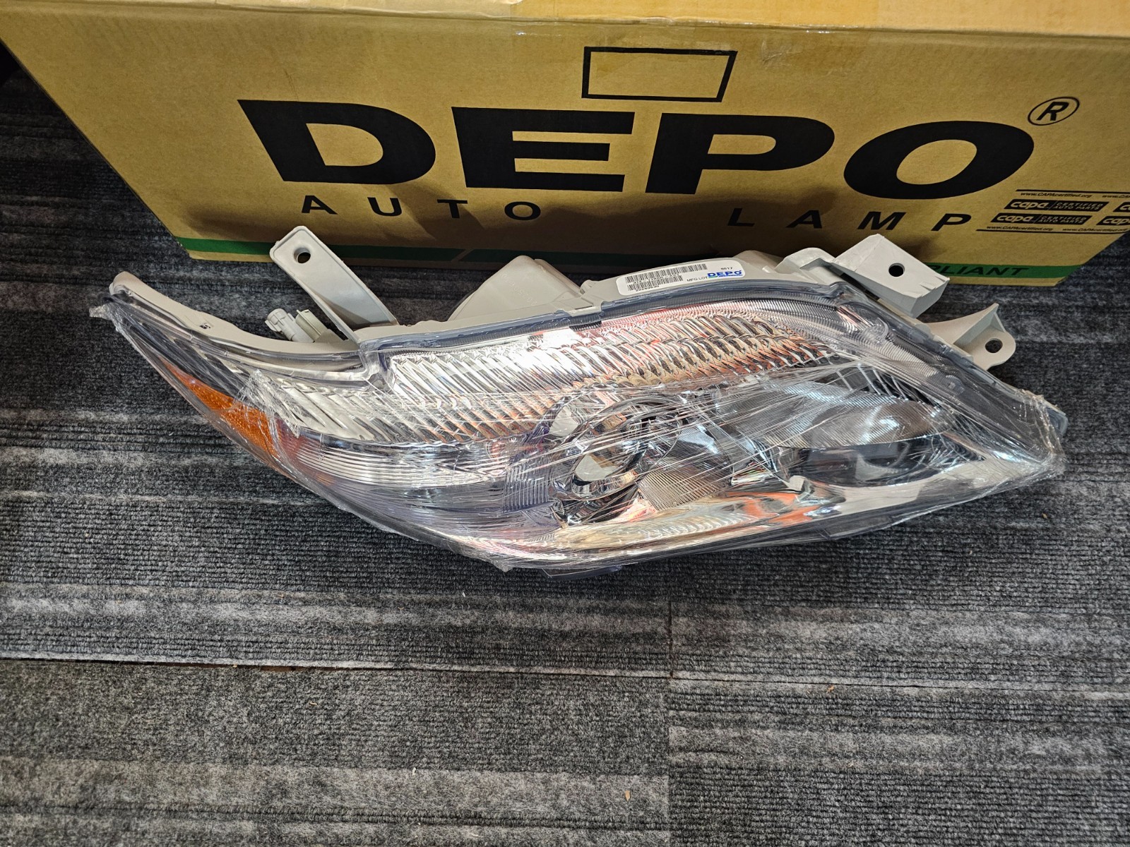 Depo 312-11B5R-AC1 Right Side Headlight Assembly For Toyota Camry (2010-2011)