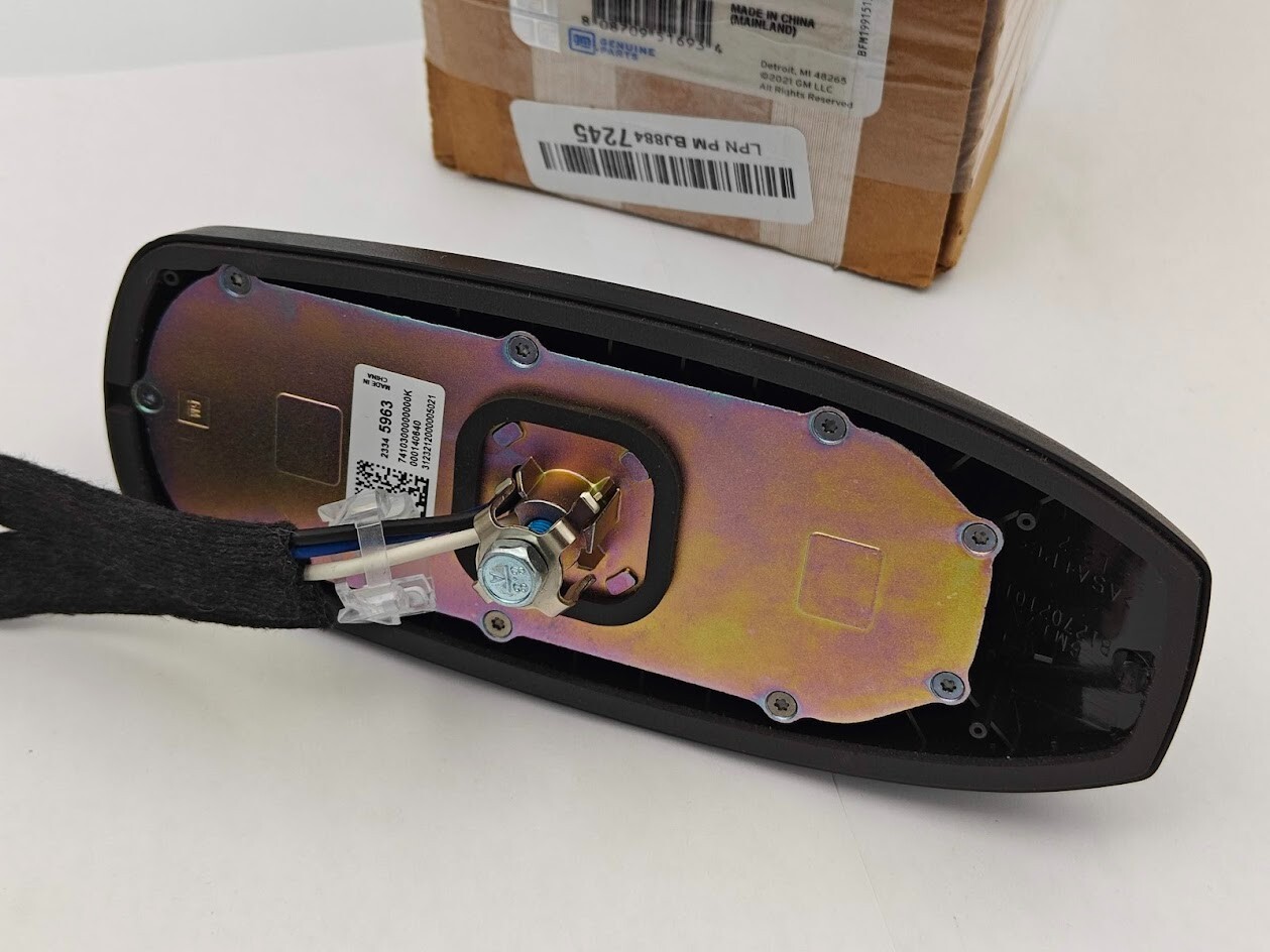GM 23345963 – Colorado Canyon High Frequency Navigation GPS Antenna Open Box