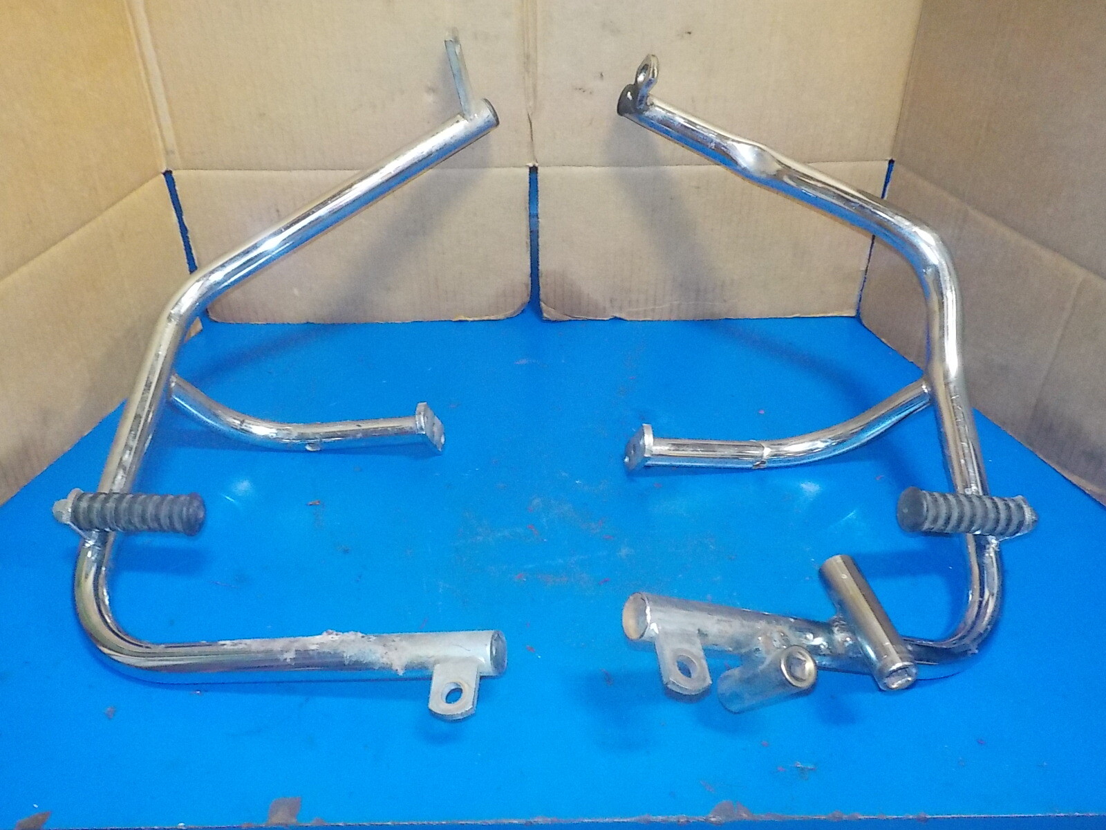 HONDA GL 1000 CRASH BARS ( DAMAGE AS SHOWN IN PICTURES ) USED (C.C)
