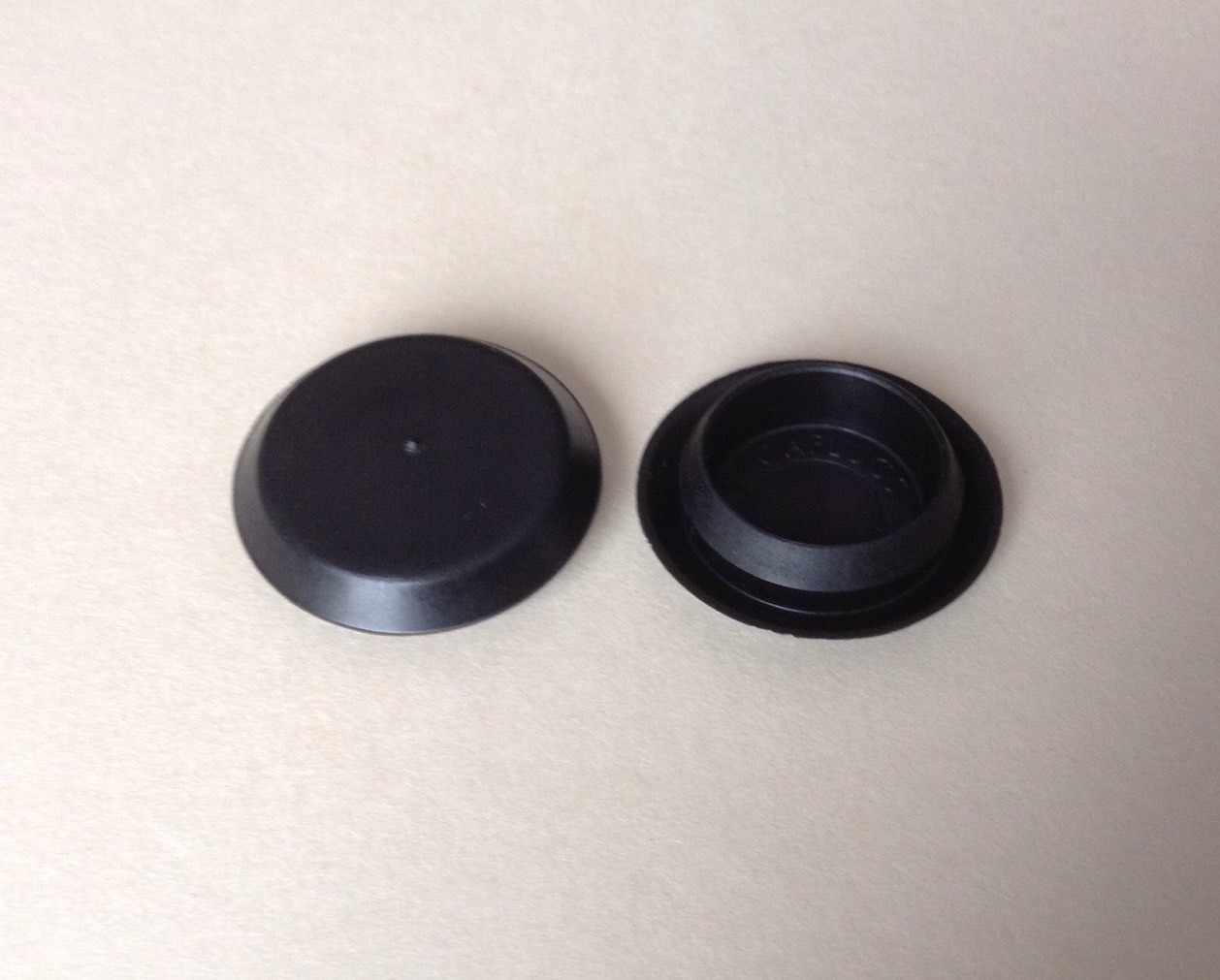 10Pack 3/4″ 0.75 Inch Flush Mount Black Plastic Body and Sheet Metal Hole Plugs