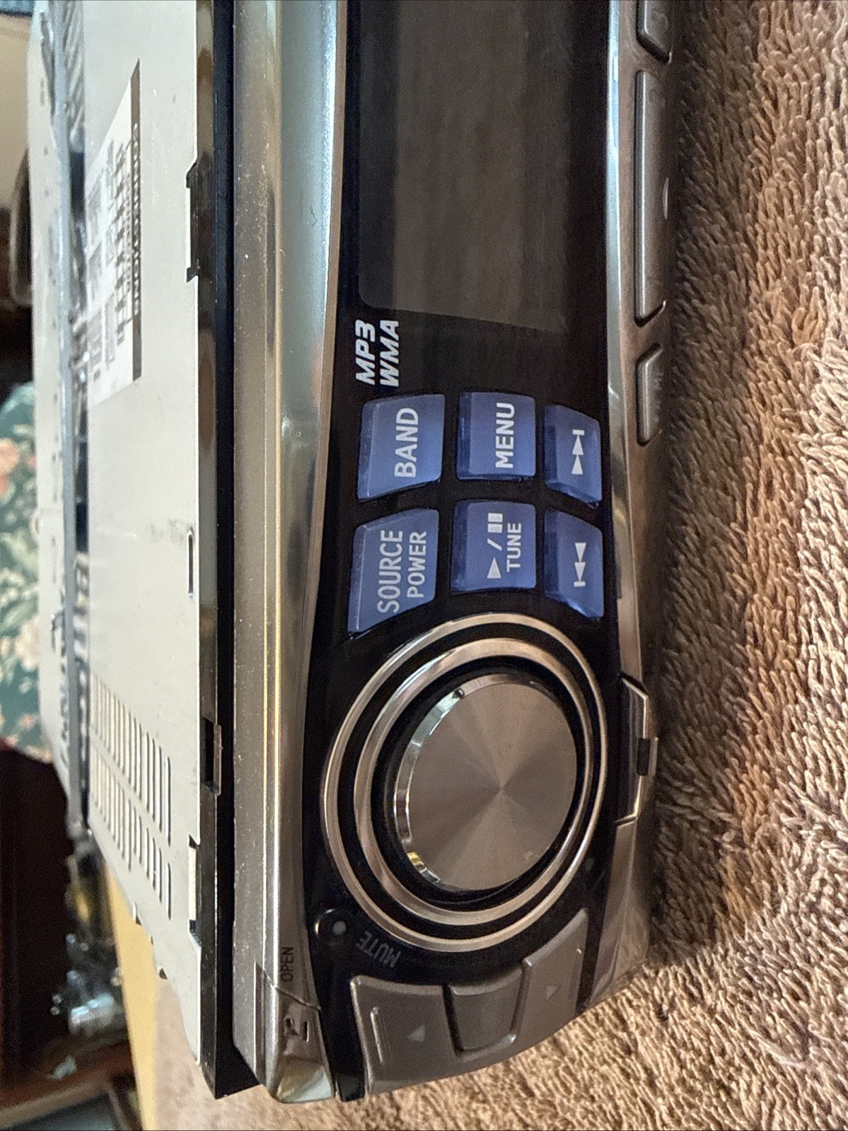 Alpine “Old School” CDE-9852 CD/MP3 Receiver I-Pod Controller