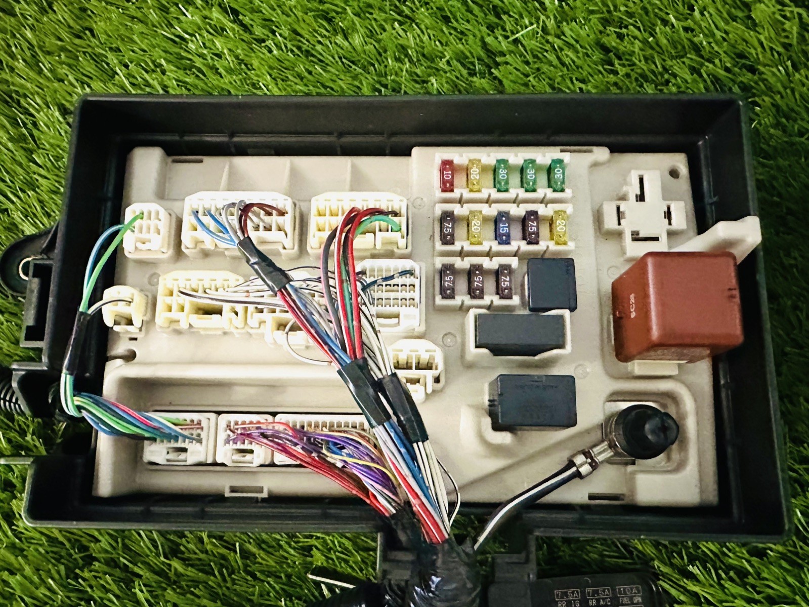 LEXUS LS430 2001-2005 TRUNK JUNCTION FUSE RELAY BOX FUSEBOX 82670-50071 used