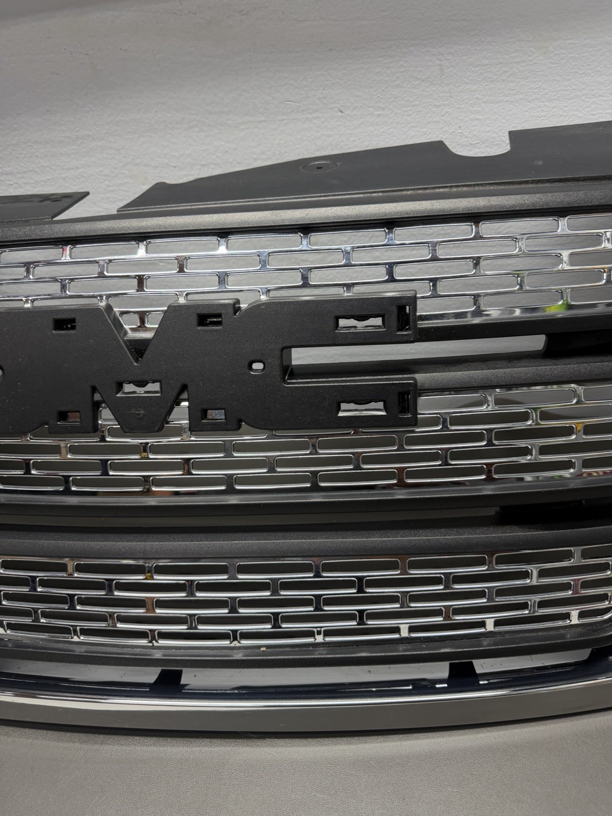 2010 – 2015 GMC Terrain Front Upper Grill Grille Black Chrome OEM