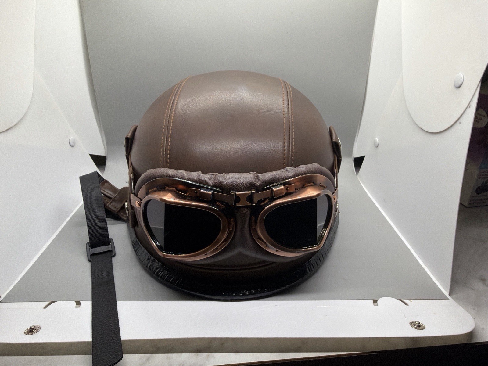 RETRO STYLE GERMAN HALF-SHELL MOTORCYCLE HELMUT EQUIPPED WITH RACING GOGGLES XL
