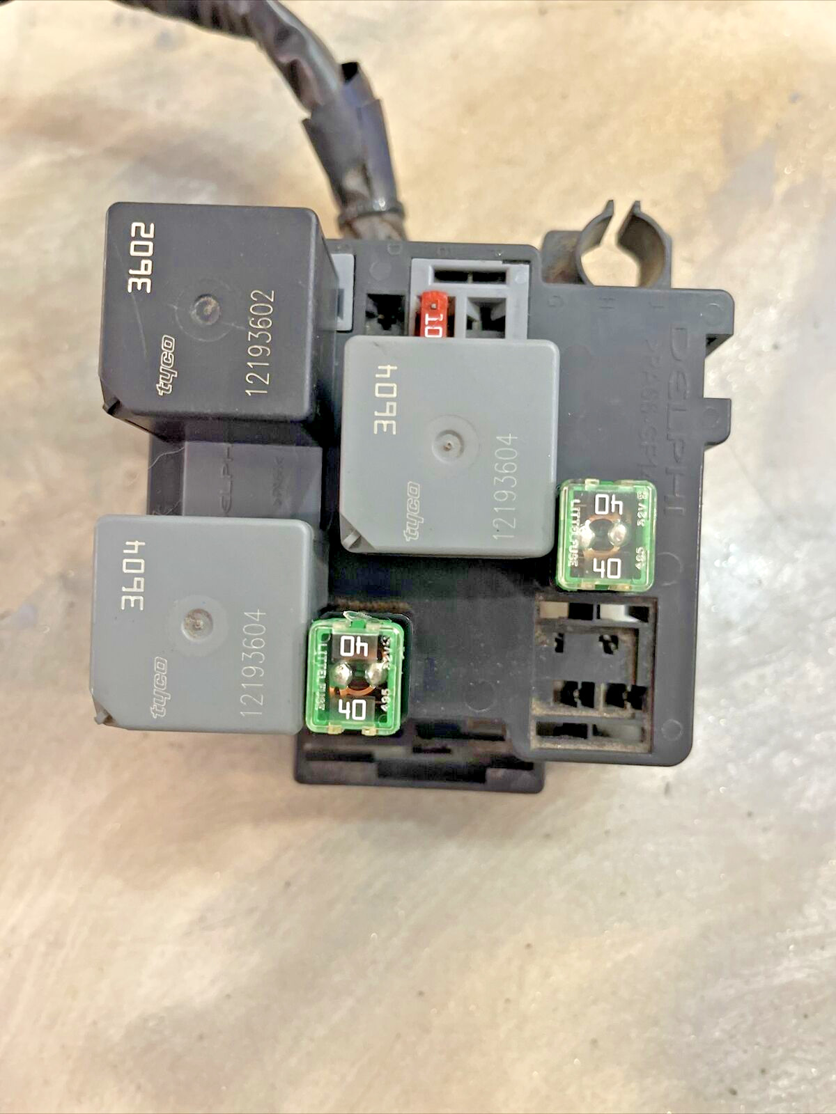 03-06 Silverado Engine Cooling Fan Electrical Fuse Relay Box Mini Block Harness