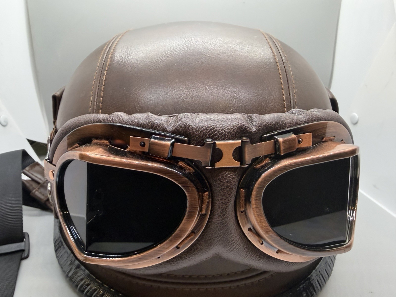 RETRO STYLE GERMAN HALF-SHELL MOTORCYCLE HELMUT EQUIPPED WITH RACING GOGGLES XL