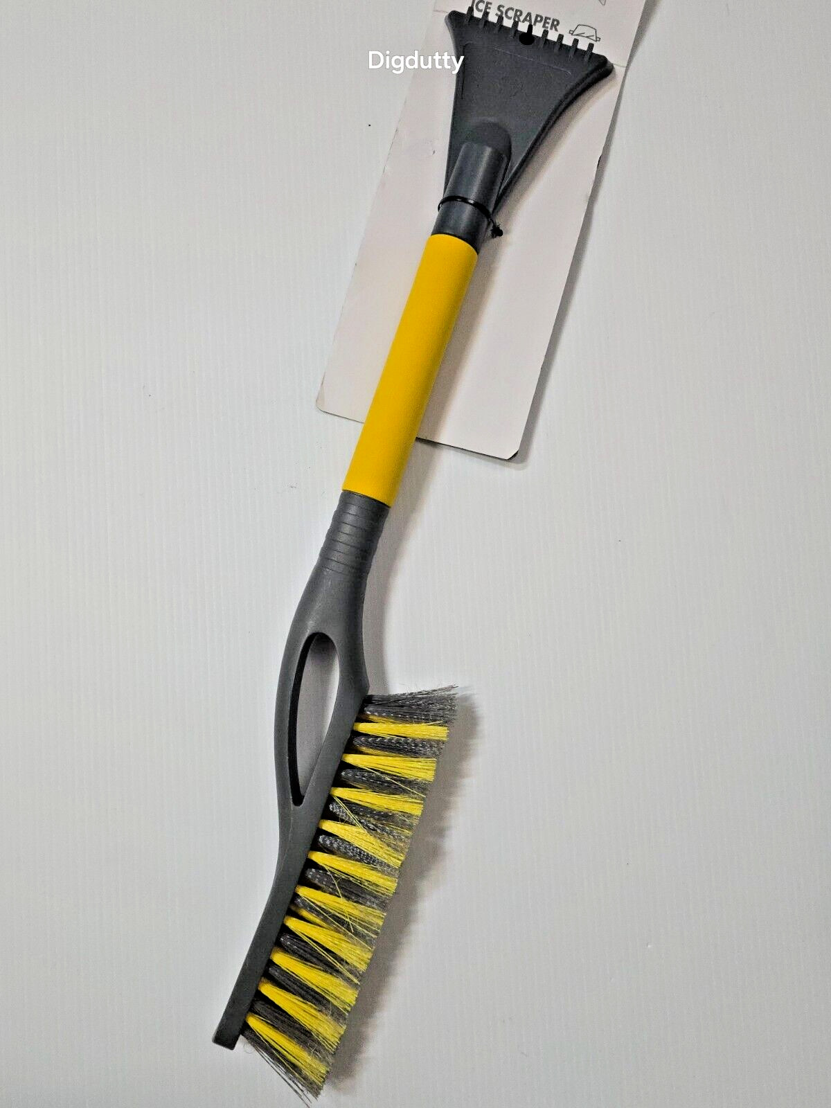 Shell LIGHTWEIGHT 24″ Snowbrush W/ Bear Claw Car Ice Scraper – Yellow / Grey